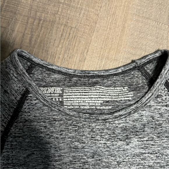 Victoria’s Secret PINK Gray Short Sleeve Cropped Workout Top Size Small - Picture 3 of 5